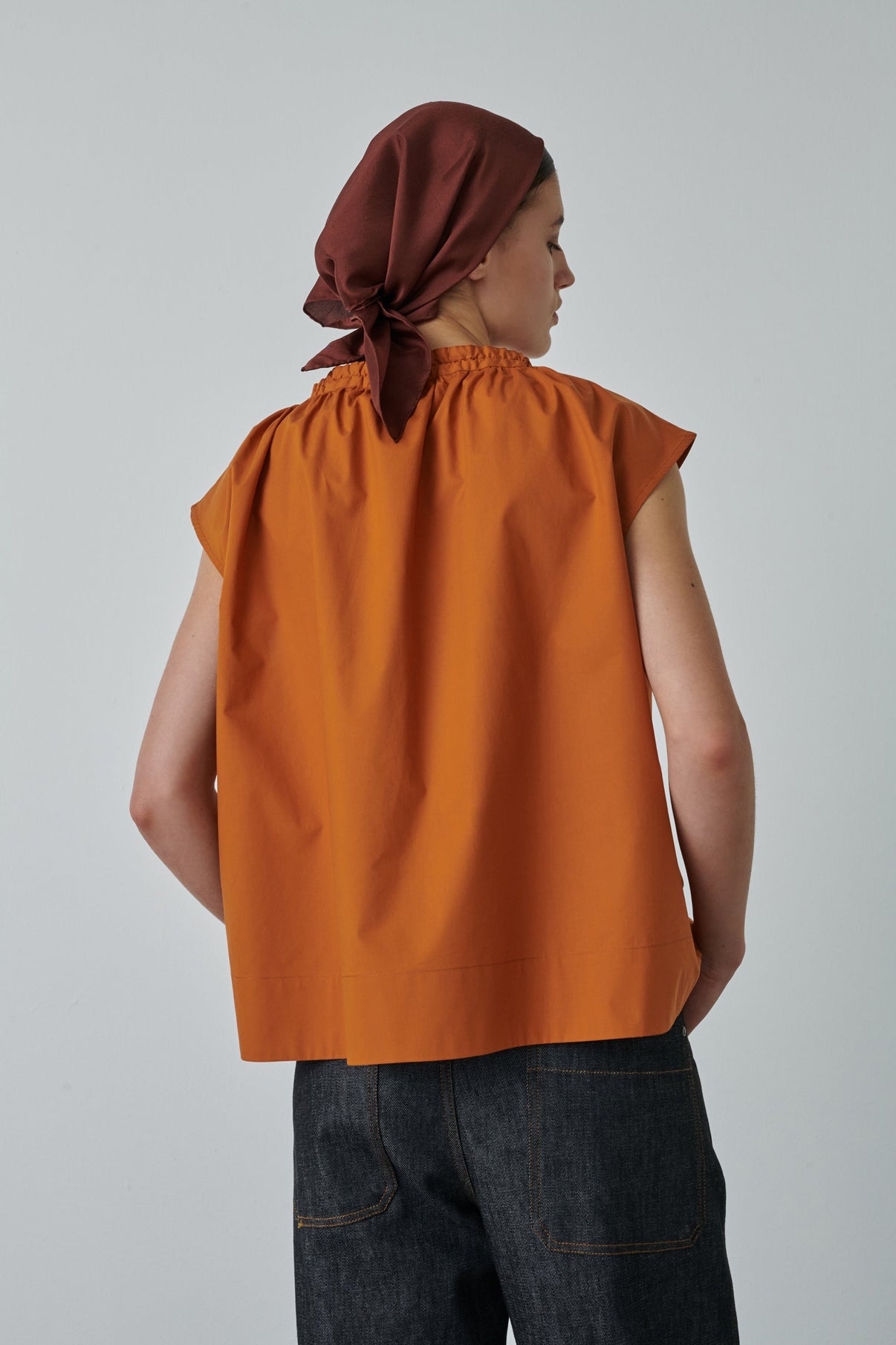 TANGER ORANGE SHIRT vue 3